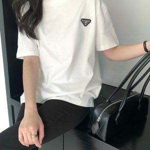프라다 레드 패치 반팔티셔츠