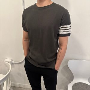 톰브라운 사선완장 반팔니트
