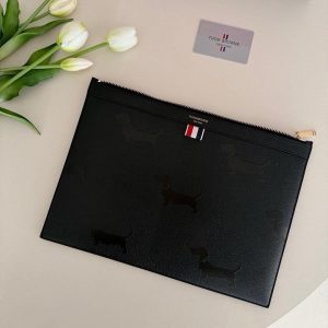 톰브라운 도그 패턴 삼선 로고 클러치