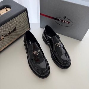 프라다 초콜릿 브러시드 로퍼 신발