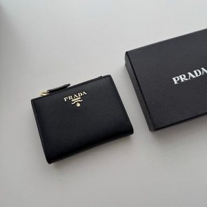 프라다 사피아노 지퍼 반지갑