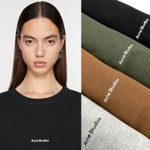 아크네 스몰영문로고 맨투맨